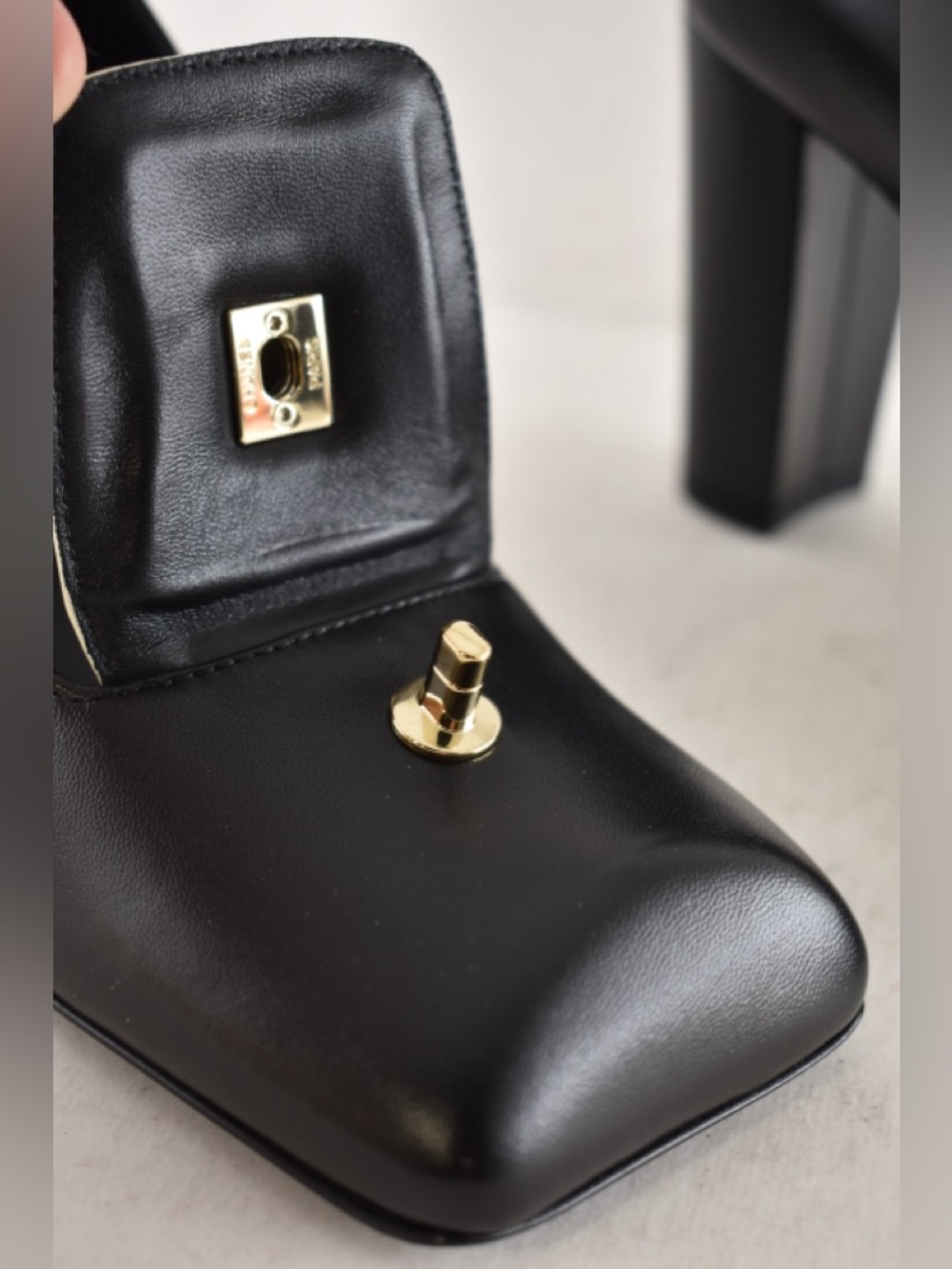 Chanel 26S Blazy Black White Square Turnlock Gold CC Logo Block Heel Pump 38.5 - Picture 6 of 16